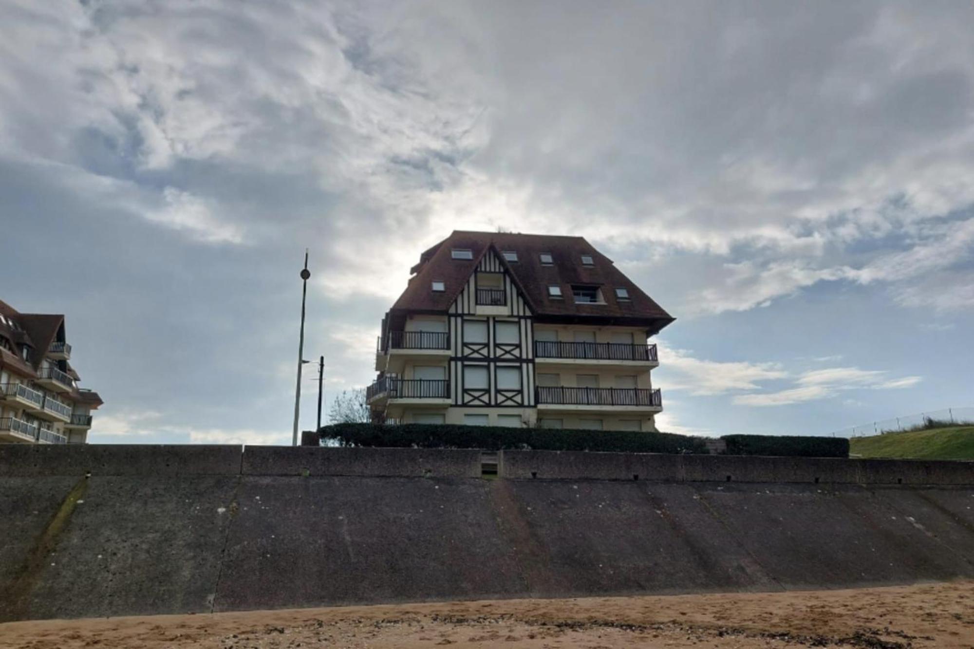 Apartment With Balcony Close To The Beach Кабур Екстериор снимка
